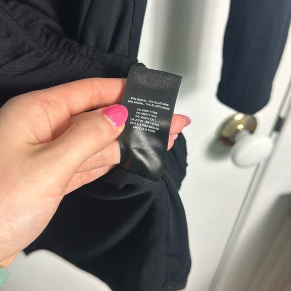 Aritzia Sunday Best RHEA Ruched Bodycon V-Neck Dress Black Size Small LBD - Picture 4 of 7